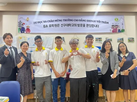 Trường Hàn Quốc tới thăm học viên tại văn phòng Hải Phòng